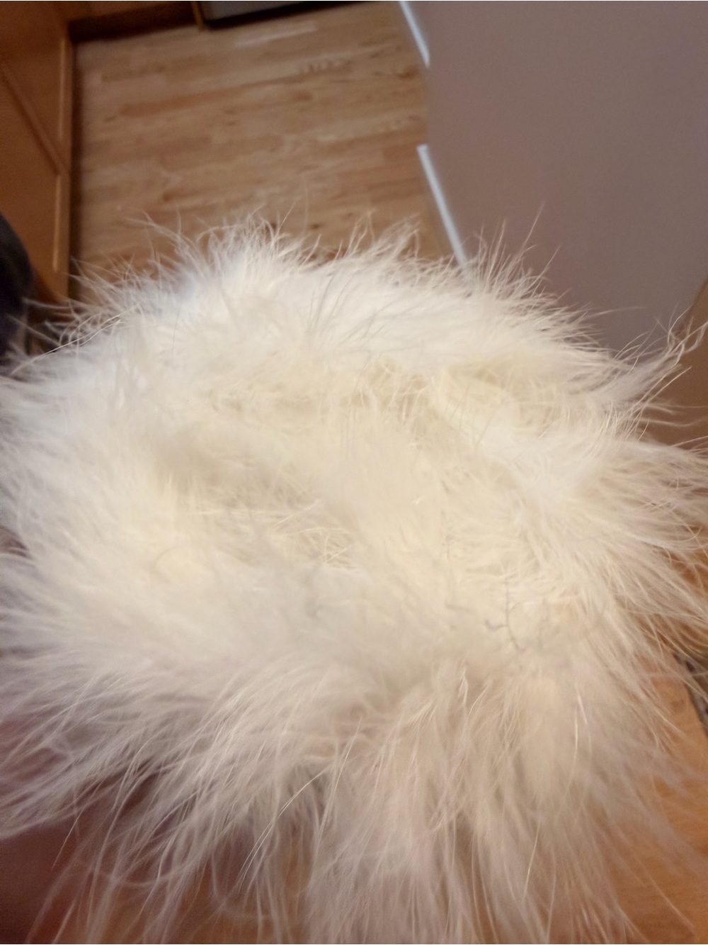 White fluffy feather Chanel round crossbody purse - Picture 8 of 8